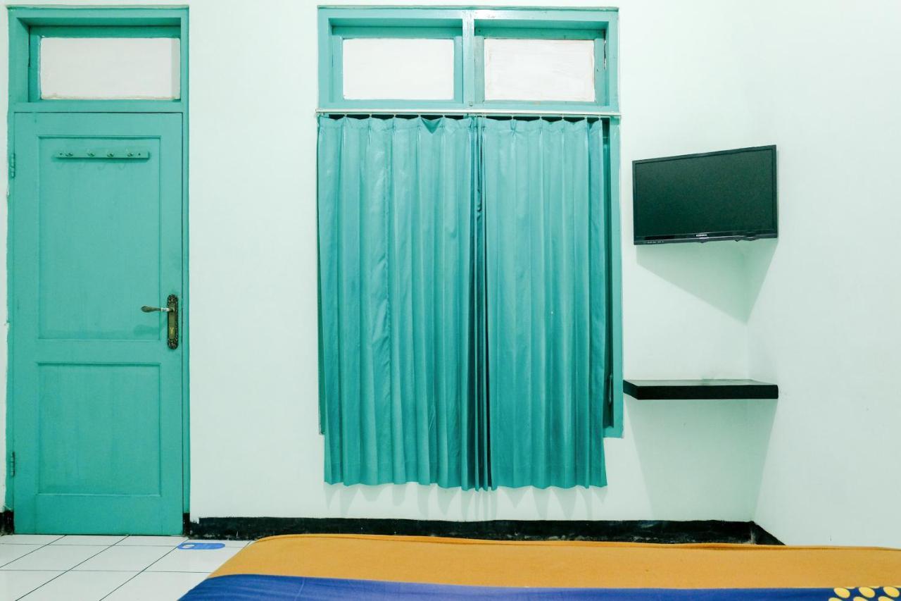 Hotel Taman Indah Madiun Eksteriør billede