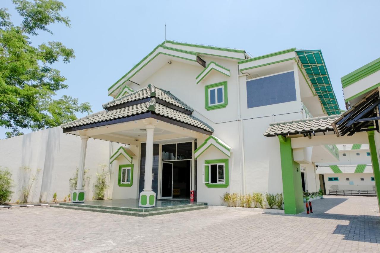 Hotel Taman Indah Madiun Eksteriør billede